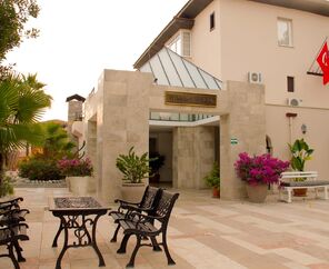 Nicholas Park Hotel  3*