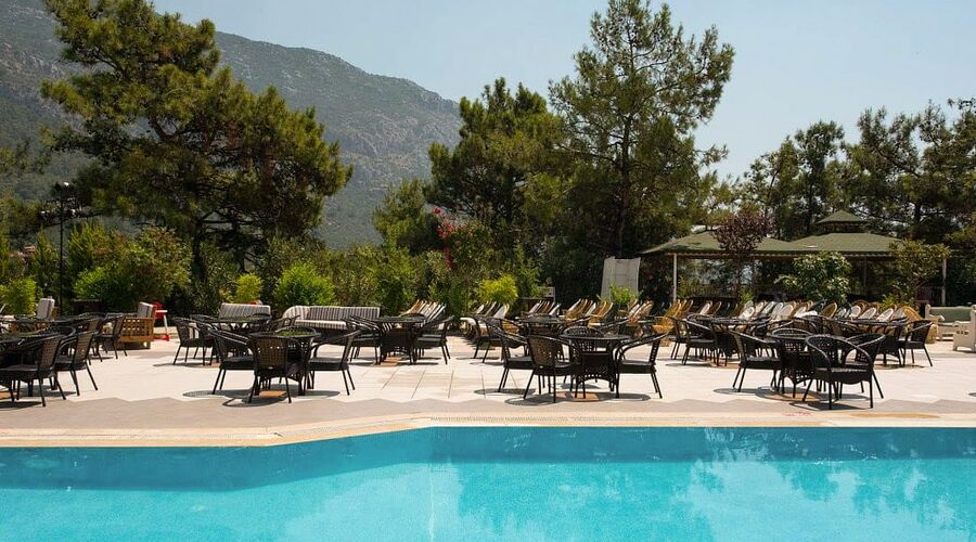 Nicholas Park Hotel  3*