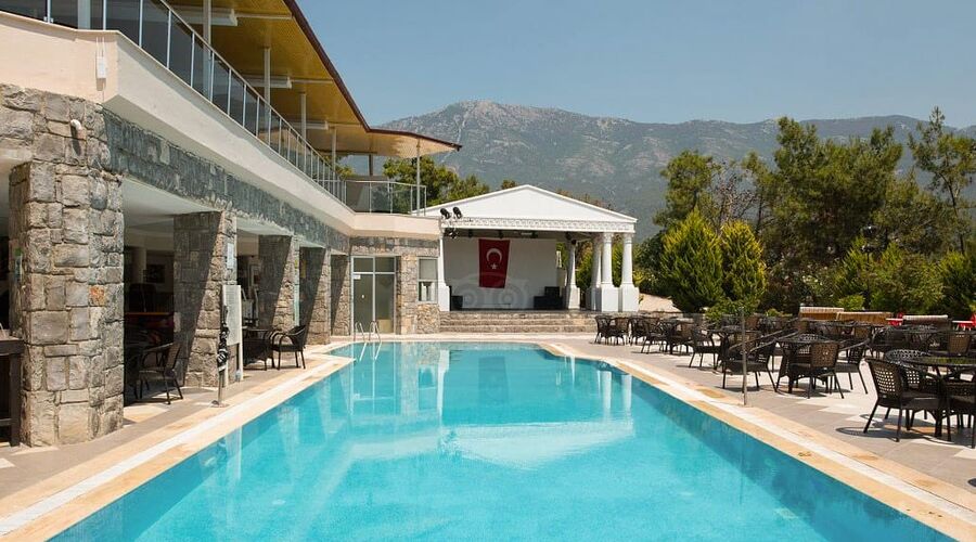 Nicholas Park Hotel  3*