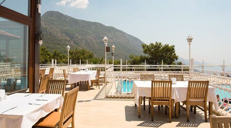 Nicholas Park Hotel  3*