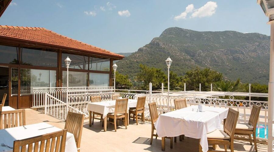 Nicholas Park Hotel  3*