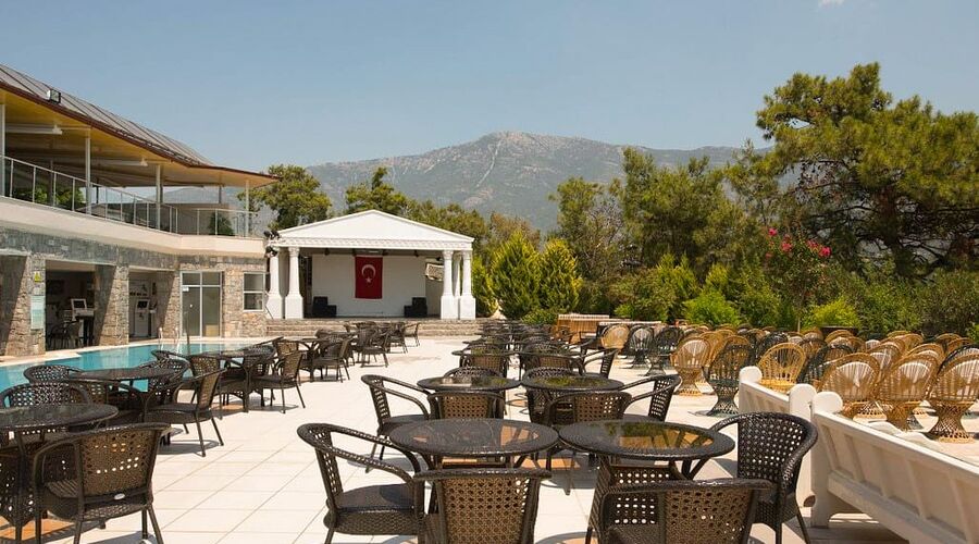 Nicholas Park Hotel  3*