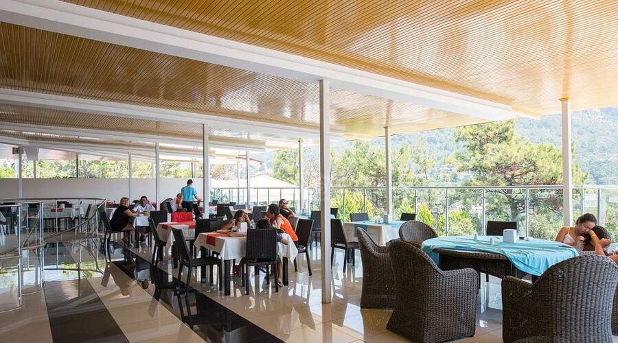 Nicholas Park Hotel  3*