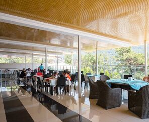 Nicholas Park Hotel  3*