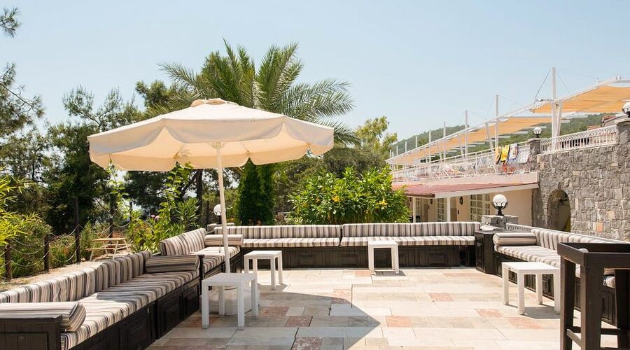 Nicholas Park Hotel  3*