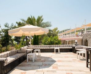 Nicholas Park Hotel  3*