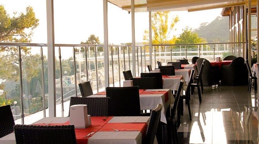 Nicholas Park Hotel  3*