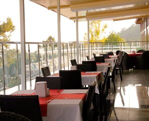 Nicholas Park Hotel  3*