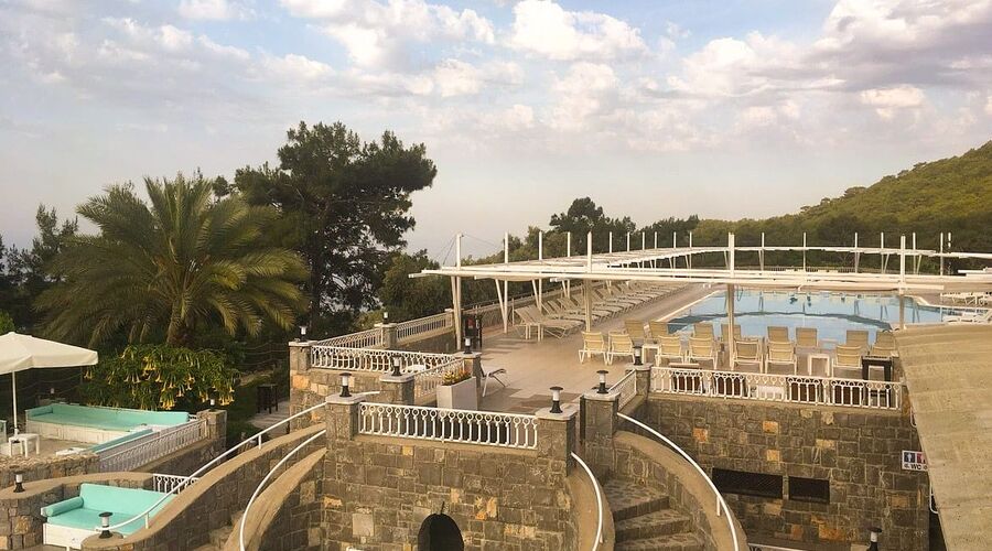 Nicholas Park Hotel  3*