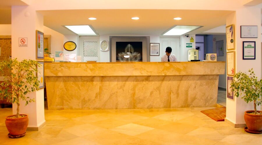 Nicholas Park Hotel  3*