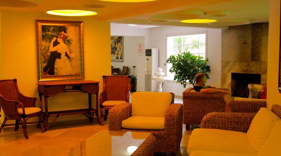 Nicholas Park Hotel  3*