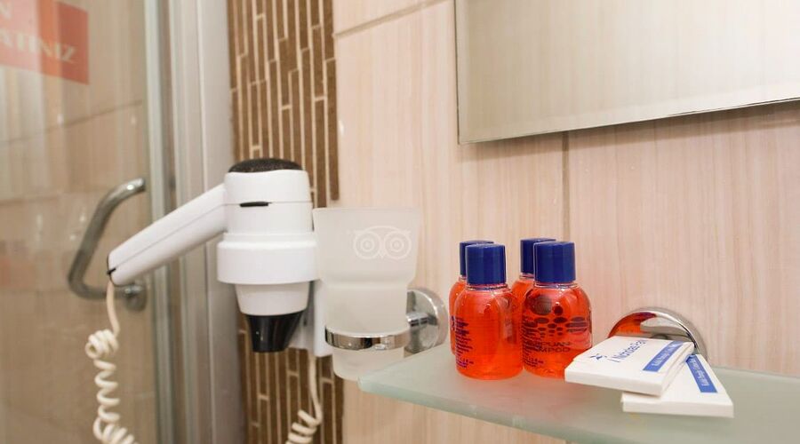 Nicholas Park Hotel  3*