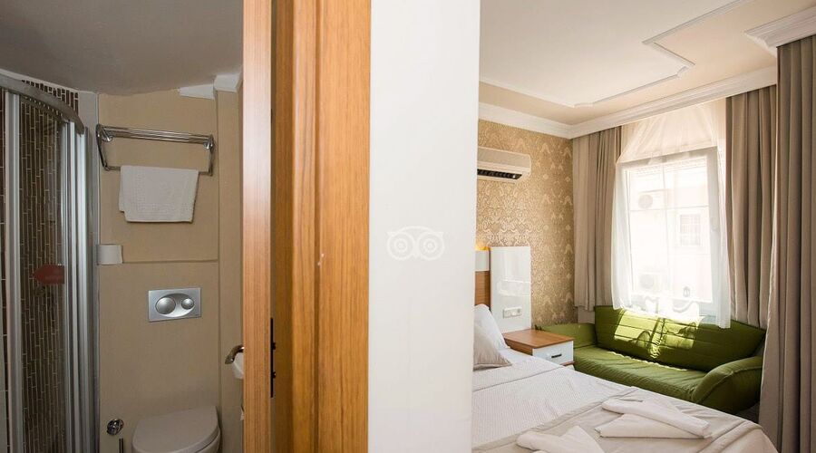 Nicholas Park Hotel  3*