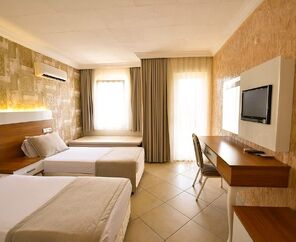 Nicholas Park Hotel  3*