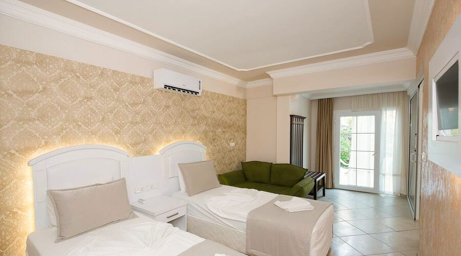 Nicholas Park Hotel  3*