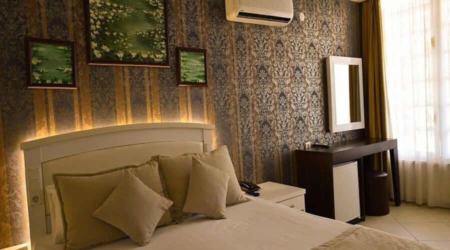 Nicholas Park Hotel  3*