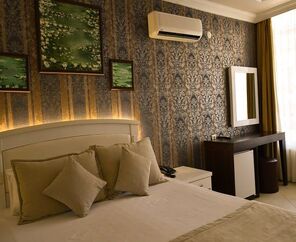 Nicholas Park Hotel  3*