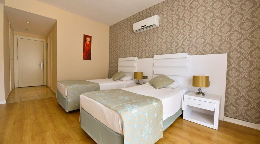 Sahra Su Holiday Village & Spa  4*