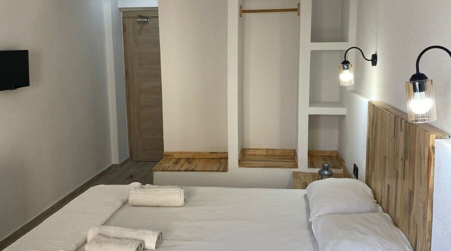 Unver Hotel    2*