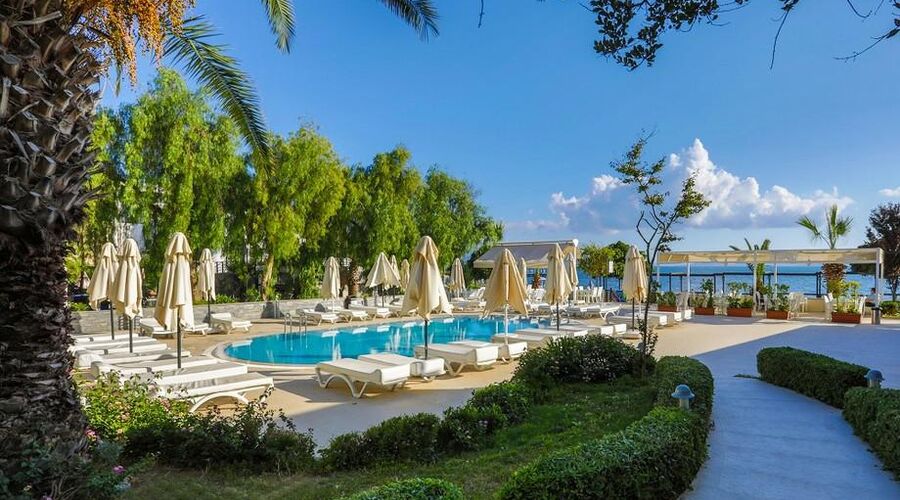 Dragut Point North Hotel  3*