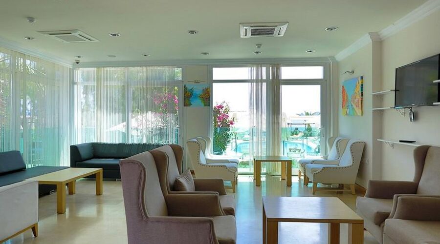 Dragut Point North Hotel  3*