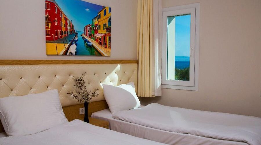 Dragut Point North Hotel  3*
