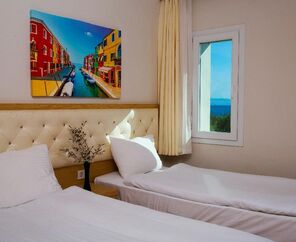 Dragut Point North Hotel  3*