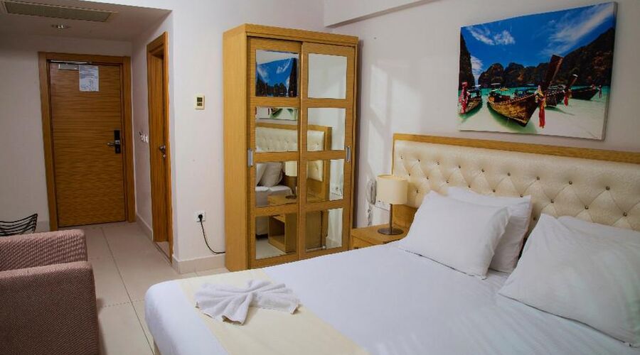 Dragut Point North Hotel  3*