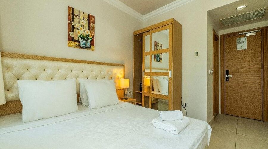 Dragut Point North Hotel  3*