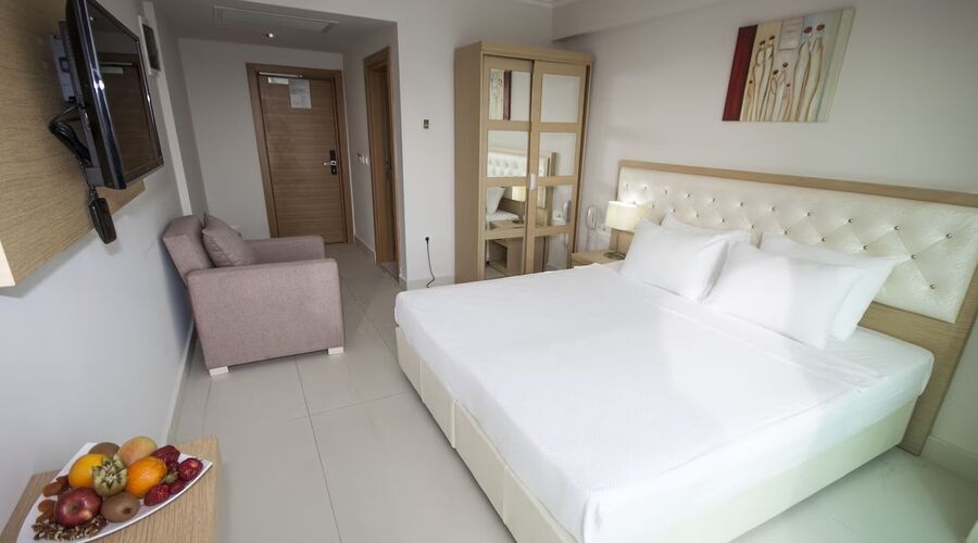 Dragut Point North Hotel  3*