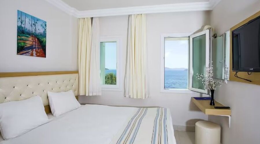 Dragut Point North Hotel  3*