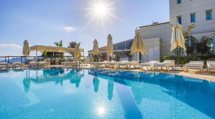 Dragut Point North Hotel  3*