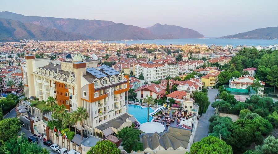 Grand Cettia Hotel 5*