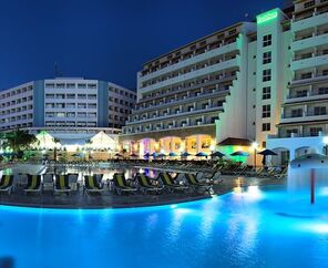 Batıhan Beach Resort  4*