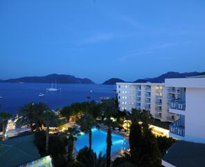 Tropical Beach Otel 4*