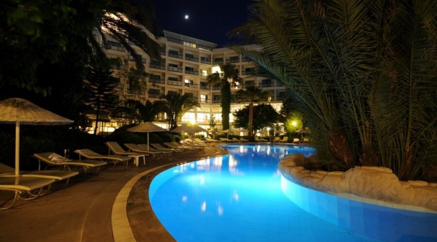 Tropical Beach Otel 4*