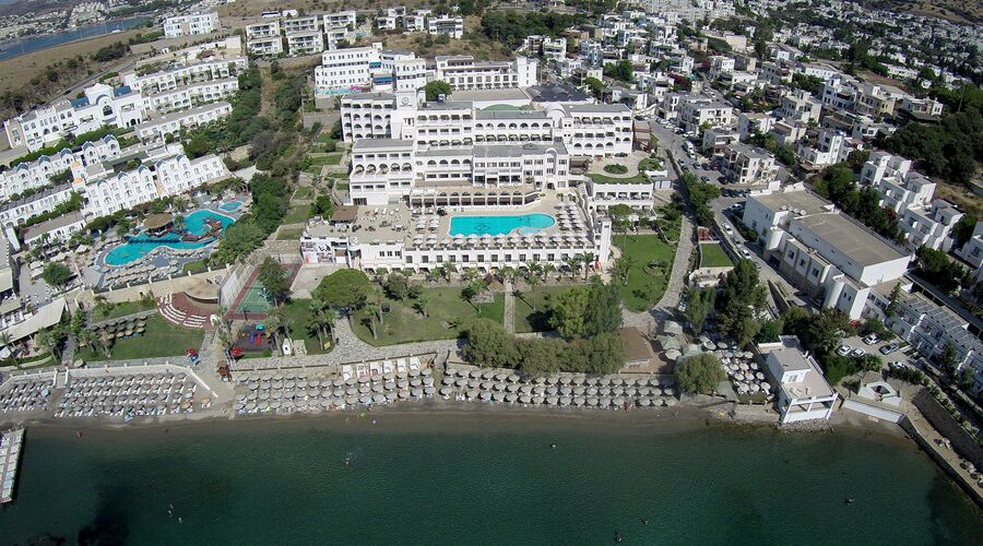 Azka Hotel  5*