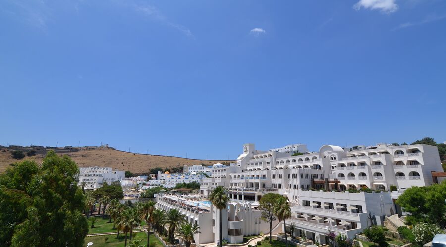 Azka Hotel  5*