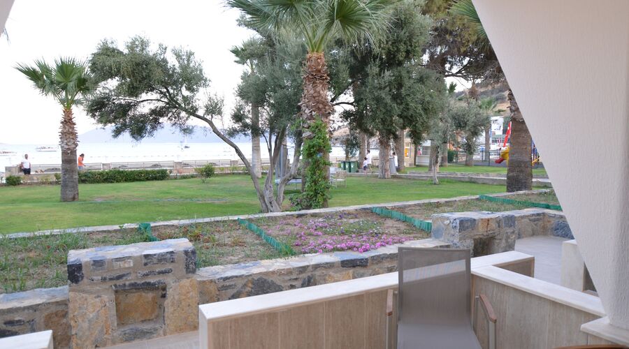 Azka Hotel  5*