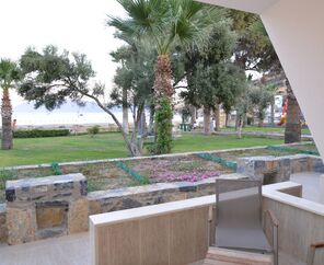 Azka Hotel  5*