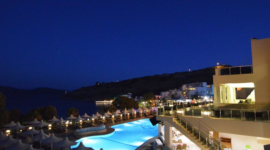 Azka Hotel  5*