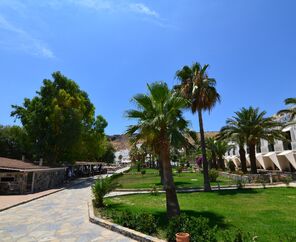Azka Hotel  5*