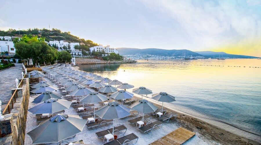 Azka Hotel  5*