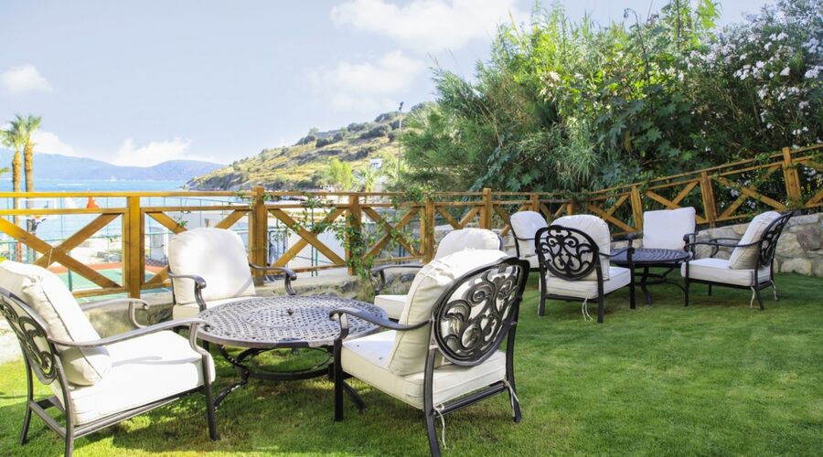 Azka Hotel  5*