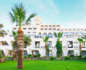 Azka Hotel  5*