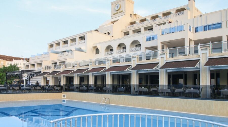 Azka Hotel  5*