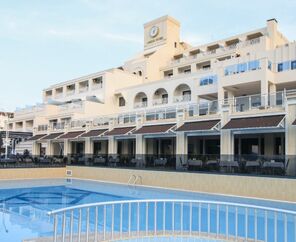 Azka Hotel  5*