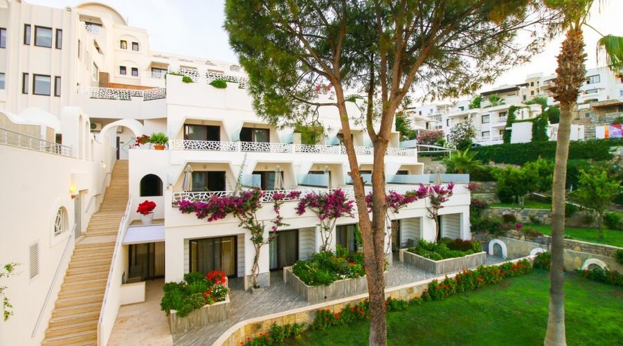 Azka Hotel  5*