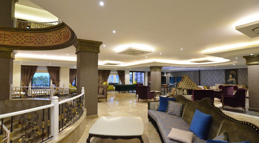 Azka Hotel  5*
