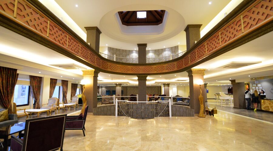 Azka Hotel  5*